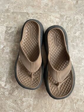 Skechers Two-Tone Brown and Black Foam Thong Sandals